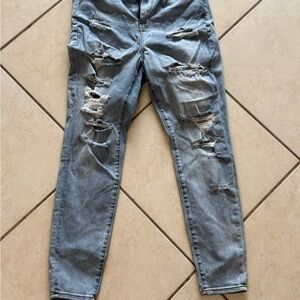 Light Wash Distressed Ripped Jeans